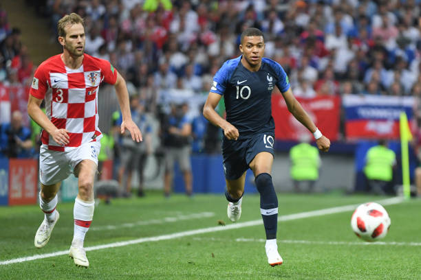 他的步伐轻 他的步伐轻